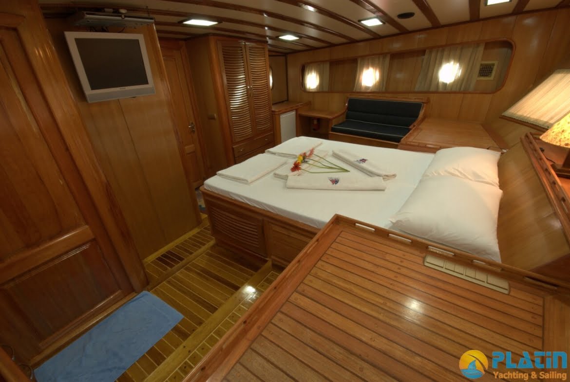 Luxury Yacht Charter
