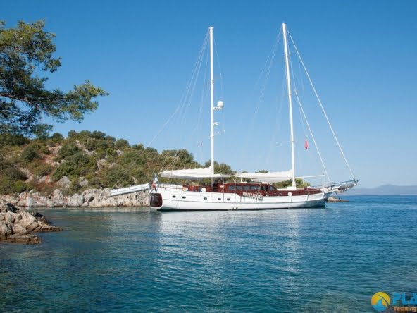 Luxury Yachts Charter
