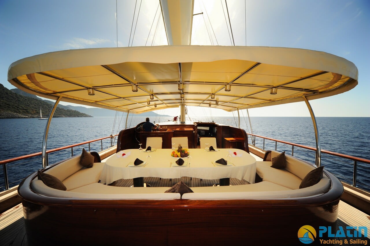 private yacht charter rhodes