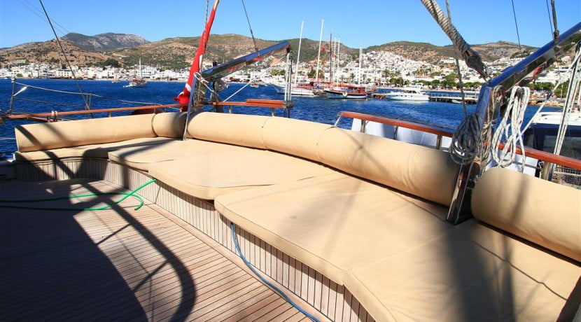 Luxury Yacht Rental