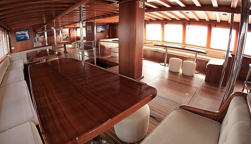 Luxury Yacht Rental