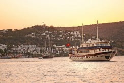 Luxury Yacht Rental
