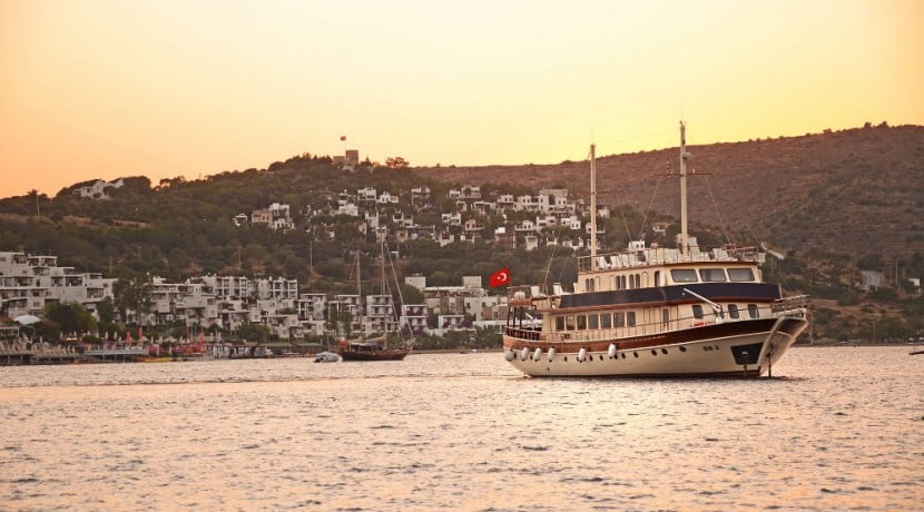 Luxury Yacht Rental