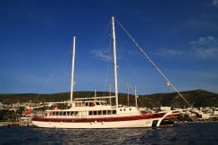 Luxury Yacht Rental