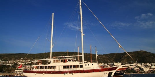 Luxury Yacht Rental