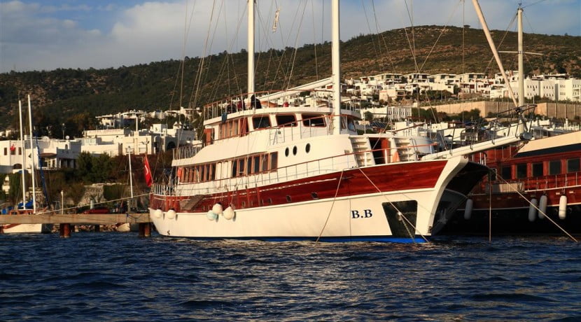 Luxury Yacht Rental