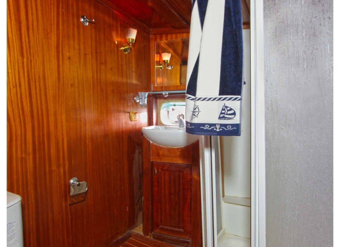 Gulet Azra Deniz for charter in Turkey and Greek Islands, AzraDeniz Luxury crewed yacht for rent