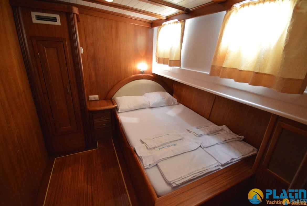 Small 4 Cabin Yacht