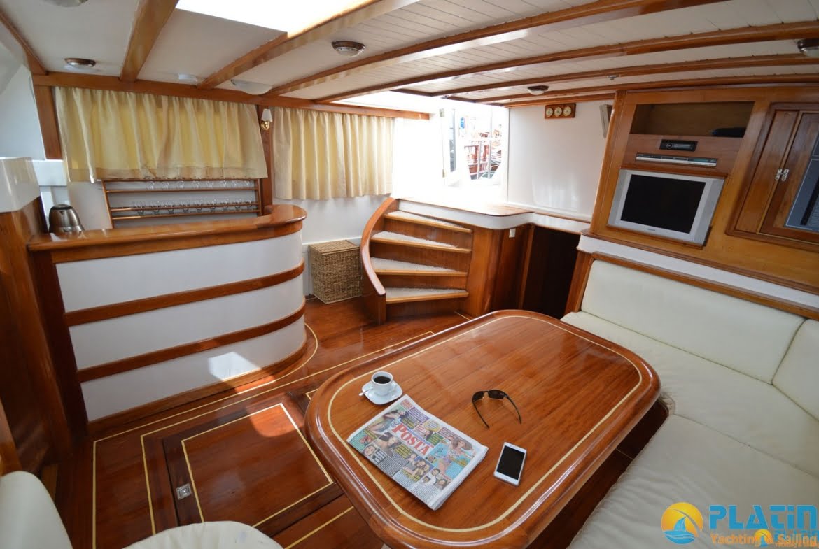 Small 4 Cabin Yacht